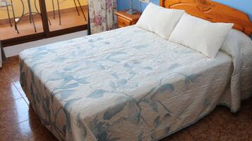 Habitación doble, 1 cama doble o 2 individuales | Escritorio, cortinas opacas, sistema de insonorización y cunas gratuitas