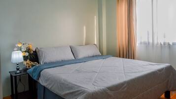 Deluxe Double Room | Living room | Flat-screen TV