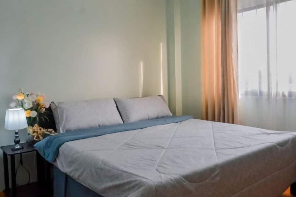 Desk, soundproofing, rollaway beds (surcharge), WiFi (free)