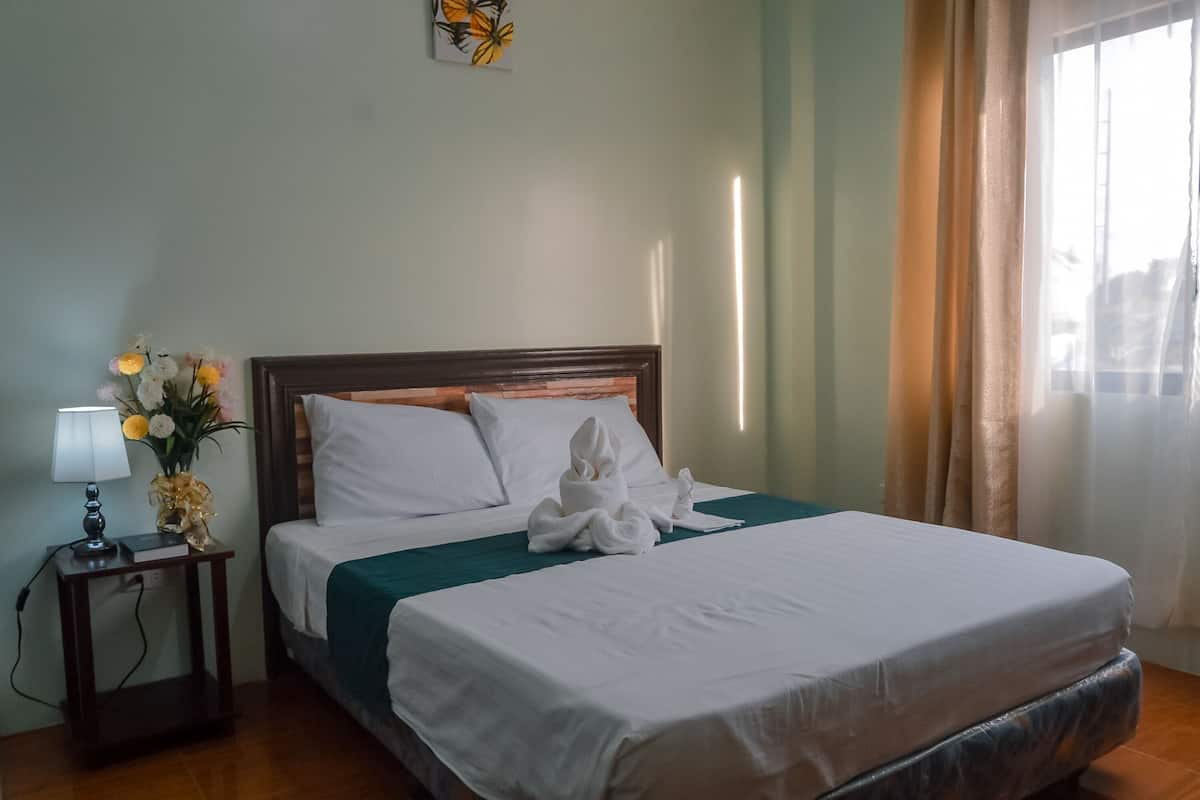 Desk, soundproofing, rollaway beds (surcharge), WiFi (free)