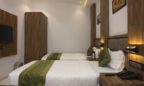 豪華客房 | 摺床/加床 (收費)、免費 Wi-Fi、床單