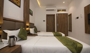 豪華客房 | 摺床/加床 (收費)、免費 Wi-Fi、床單