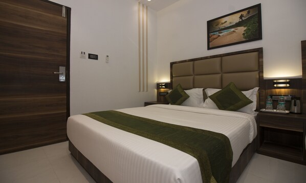 豪華客房 | 摺床/加床 (收費)、免費 Wi-Fi、床單