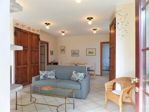 Appartement | Coin séjour | Télévision à écran plat de 40 pouces avec chaßnes numériques, télévision