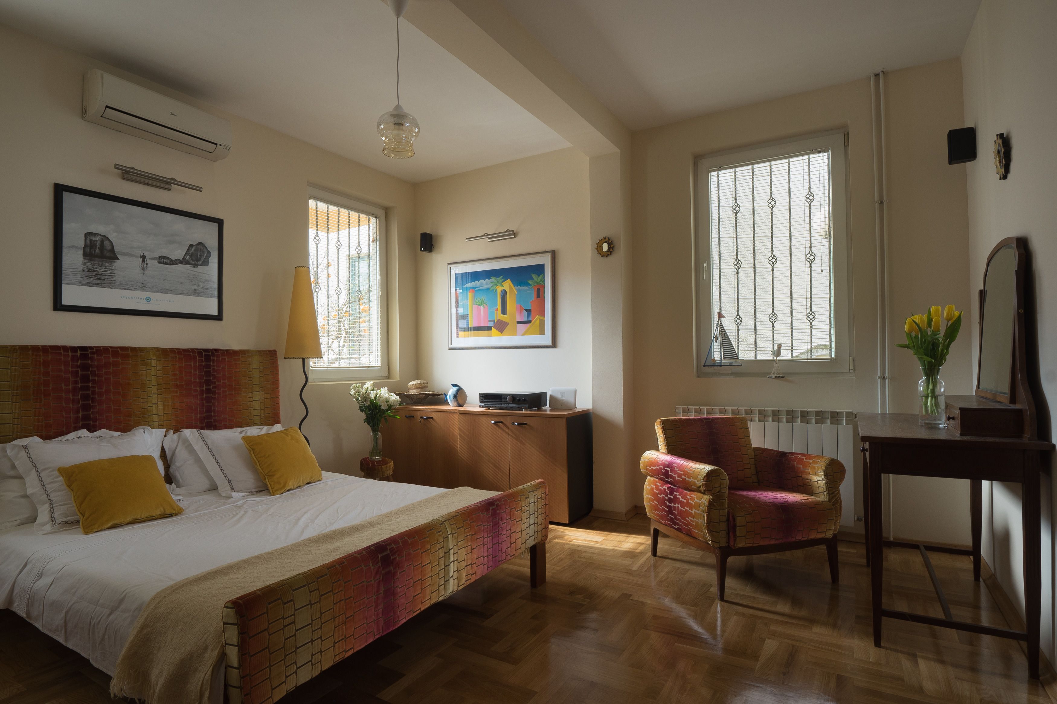 Apartment (Orange) | Peralatan tempat tidur premium, busa memori, dihias secara berasingan 