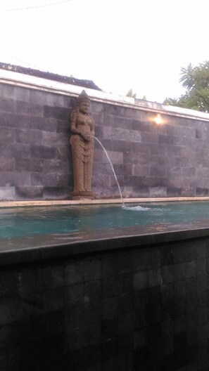 Outdoor pool - Dewi Antara Homestay (Ubud)