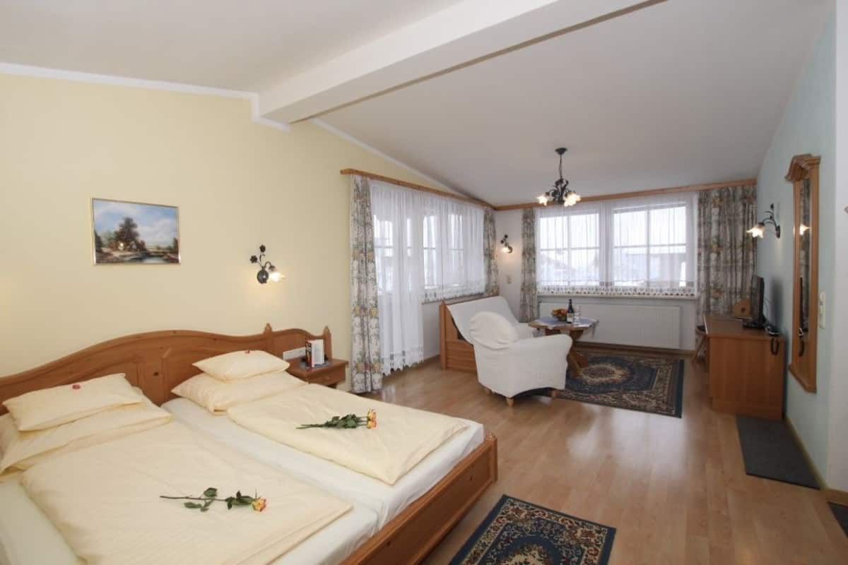 Junior Suite | Desk, cribs (surcharge), WiFi (free)