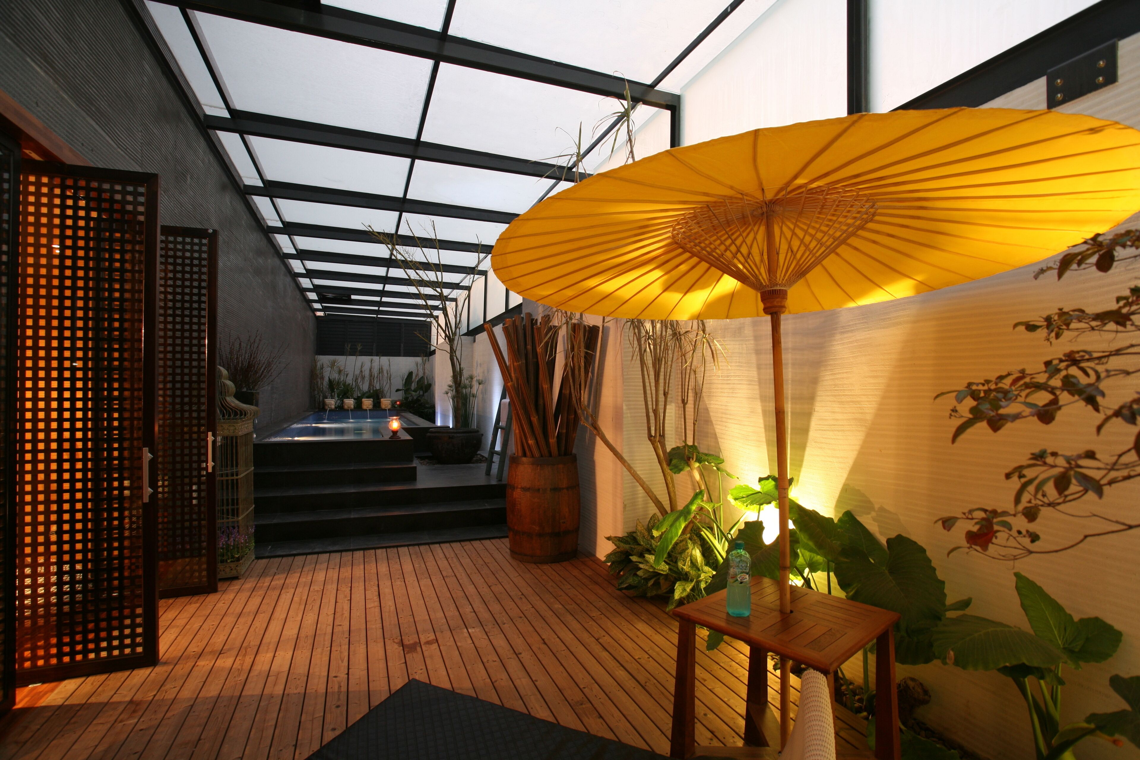 gallery room, 1 queen bed, private pool | courtyard view