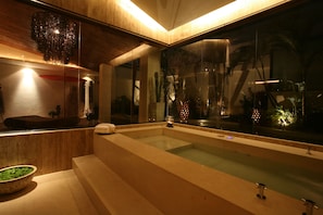 Double Room, Garden View | Bathroom | Separate bathtub and shower, free toiletries, hair dryer, slippers - Chateau Boutique Motel (Taichung)