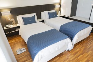 In-room safe, desk, soundproofing, cribs/infant beds - Hotel Nazionale (Matera)