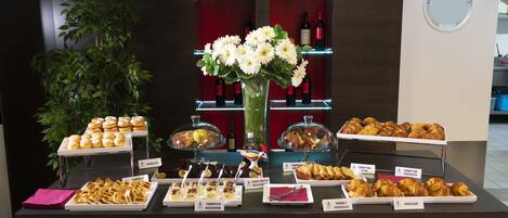 Petit déjeuner composé de spécialités régionales compris tous les jours