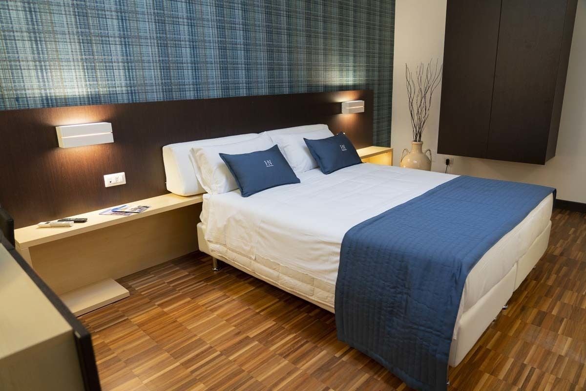 single room | in-room safe, desk, soundproofing, cots/infant beds