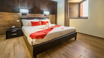 Suite, para no fumadores | Caja de seguridad en la habitación, escritorio y cortinas blackout