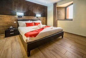 In-room safe, desk, blackout curtains, free WiFi - Hotel Liberte Express (Oran)