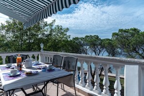 Appartement, uitzicht op zee | Balkon