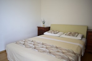 Appartement, uitzicht op zee | Geluiddichte muren, gratis wifi, beddengoed