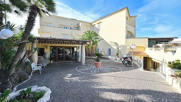 Fachada de la propiedad