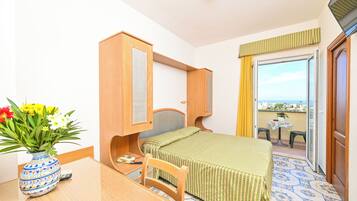 In-room safe, desk, bed sheets