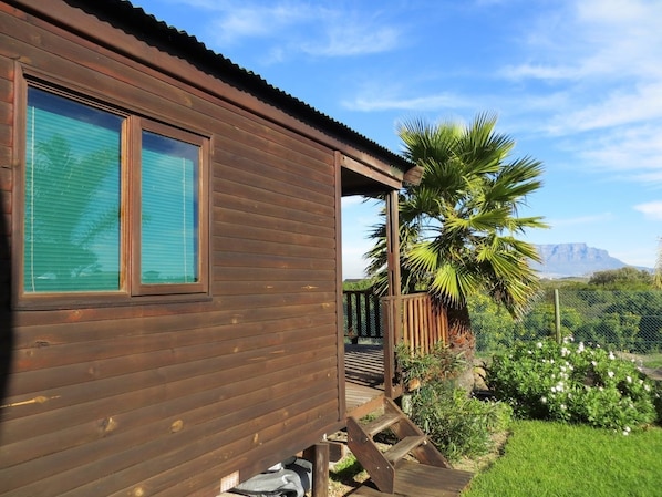 Cabin | In-room safe, desk, free WiFi, bed sheets