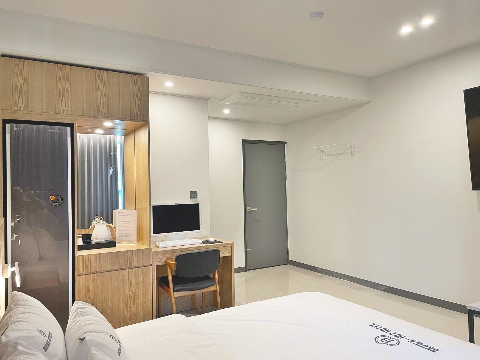 business double room [unavailable breakfast on monday & public holiday] | free wifi, wheelchair access