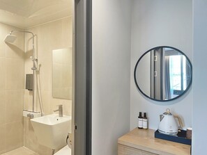 Deluxe Double Room, 1 Queen Bed [Unavailable Breakfast on Monday & Public Holiday] | WiFi (無料)、車椅子でアクセスできる設備