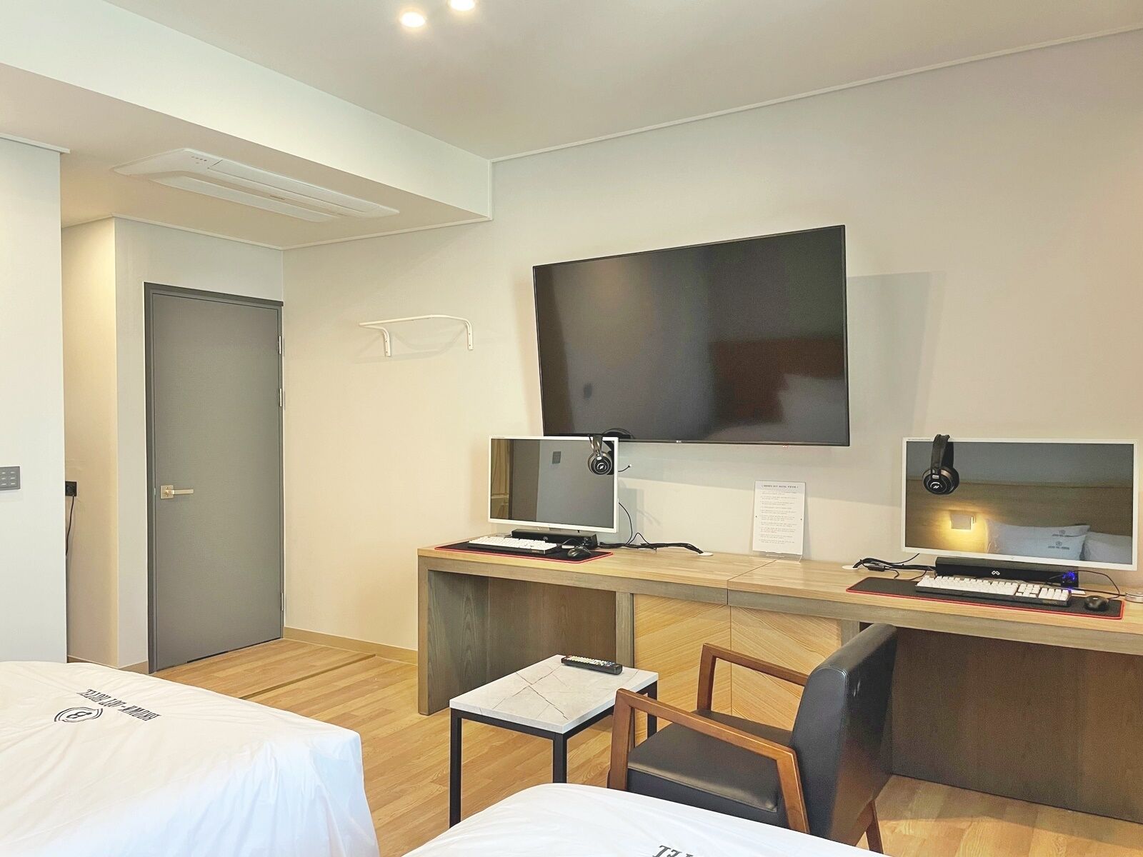 deluxe twin room [unavailable breakfast on monday & public holiday] | free wifi, wheelchair access