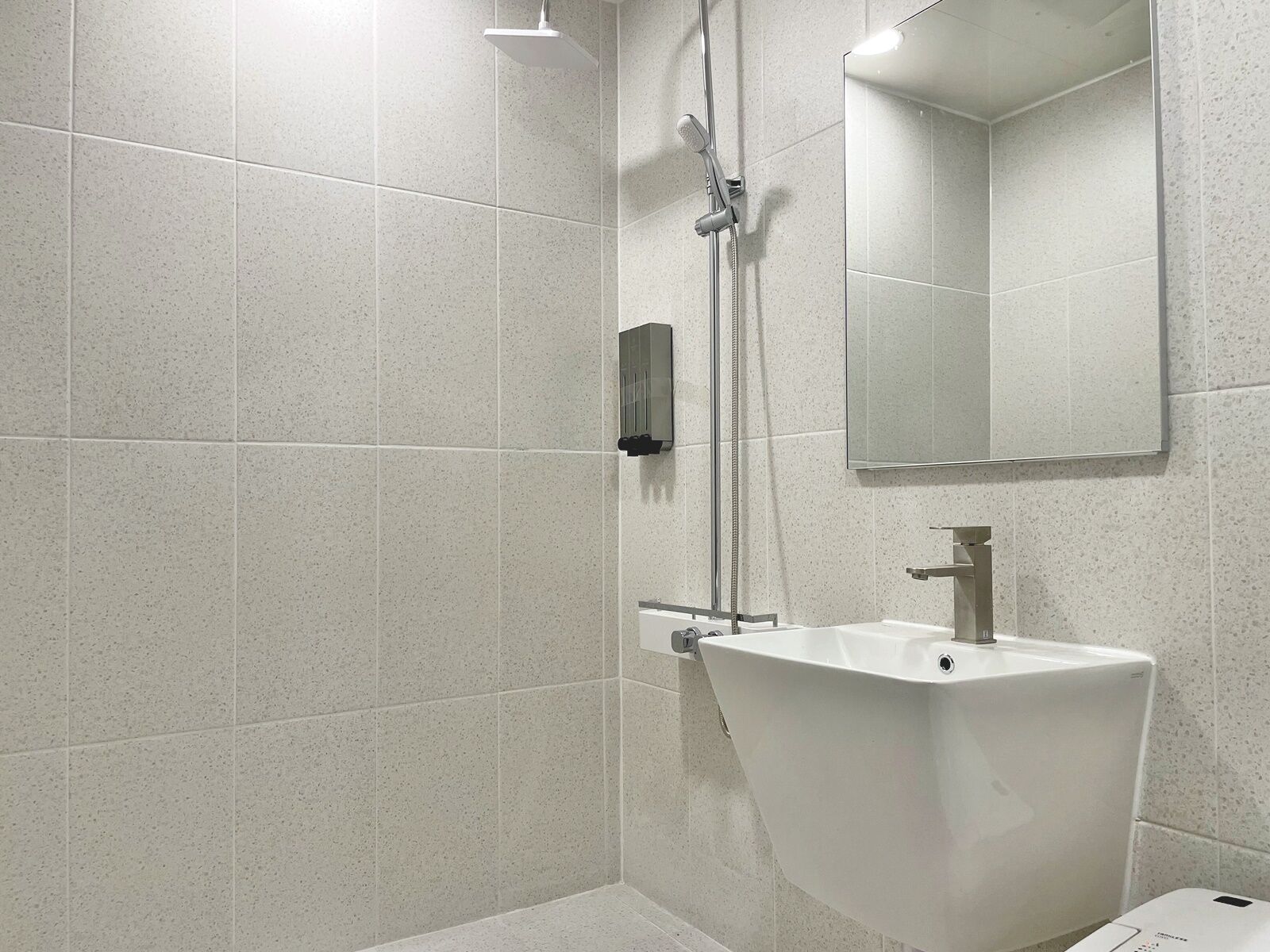 deluxe double room, 1 queen bed [unavailable breakfast on monday & public holiday] | free wifi, wheelchair access