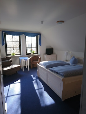 Double Room | Blackout drapes, free WiFi, bed sheets, wheelchair access