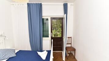 3 bedrooms, soundproofing, free WiFi, bed sheets