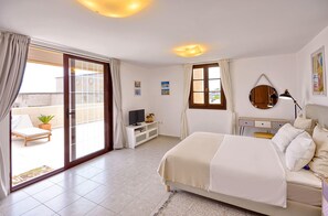 1 bedroom, desk, free cots/infant beds, free WiFi
