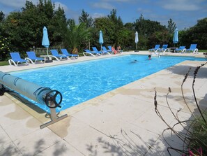 Outdoor pool, a heated pool - 7 Cottages in 100 acres, heated pool. Near Pont Aven, Concarneau, beaches 15km (Bretagne)