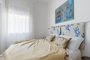 2 室のベッドルーム、アイロン / アイロン台、WiFi、ベッドシーツ