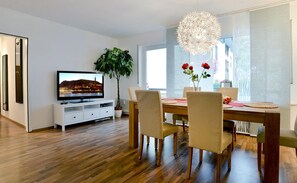 Appartement, plusieurs lits (Nr. 10) | Coin séjour | Télévision, table de tennis de table