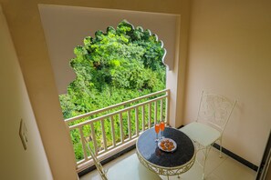 Seprai premium, tempat tidur Select Comfort, dan brankas