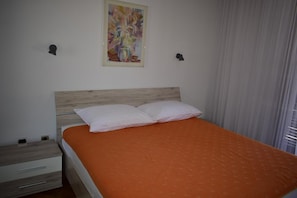 2 habitaciones, insonorización, wifi gratis y ropa de cama 