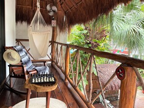 Deluxe Bungalow | Egyptian cotton sheets, premium bedding, in-room safe - Hotel Villas Colibrí Suites and Bungalows. (Cozumel)