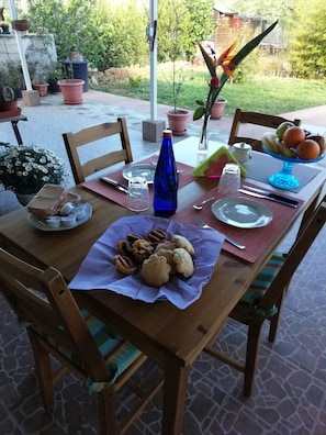 Free daily continental breakfast