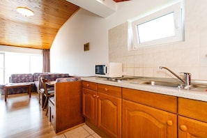 Apartment, Sea View | Private kitchen | Full-sized fridge, microwave, stovetop, dishwasher - Apartment Gordana (Malinska-Dubasnica)
