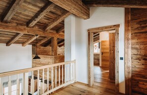 Comfort Chalet, 2 Bedrooms, Terrace, Mountain View (S`KOMMODÈ) | Premium bedding, pillowtop beds, minibar, in-room safe