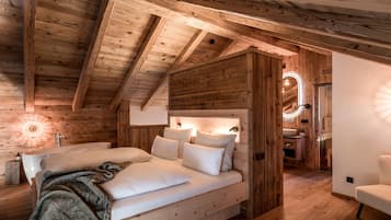 Premium bedding, pillowtop beds, minibar, in-room safe