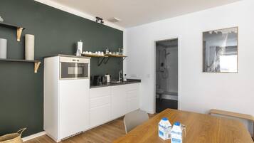 Suite XL | Private kitchen | Fridge, coffee/tea maker, electric kettle