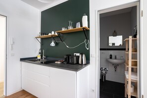 Frigorífic, cafetera i tetera i bullidora elèctrica