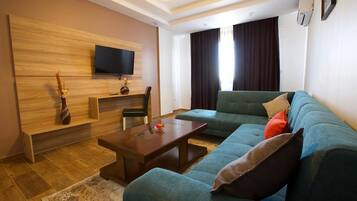 Junior Suite | Living area | Flat-screen TV