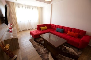 Executive Suite | Living area | Flat-screen TV - Hotel Marmara Deniz (Oran)