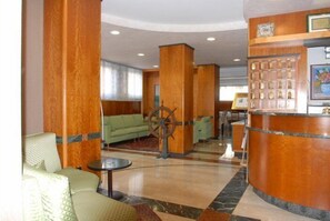 ฝ่ายต้อนรับ