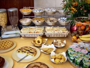 Free daily buffet breakfast
