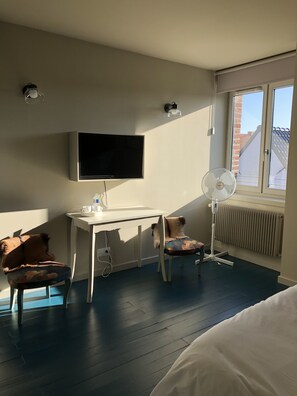 Doppelzimmer (Azuré Bleu) | Individuell dekoriert, individuell eingerichtet, Schreibtisch