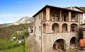 Exterior - 3 bedroom villa (8 sleeps) with private pool in Garfagnana (55030 Villa Collemandina)