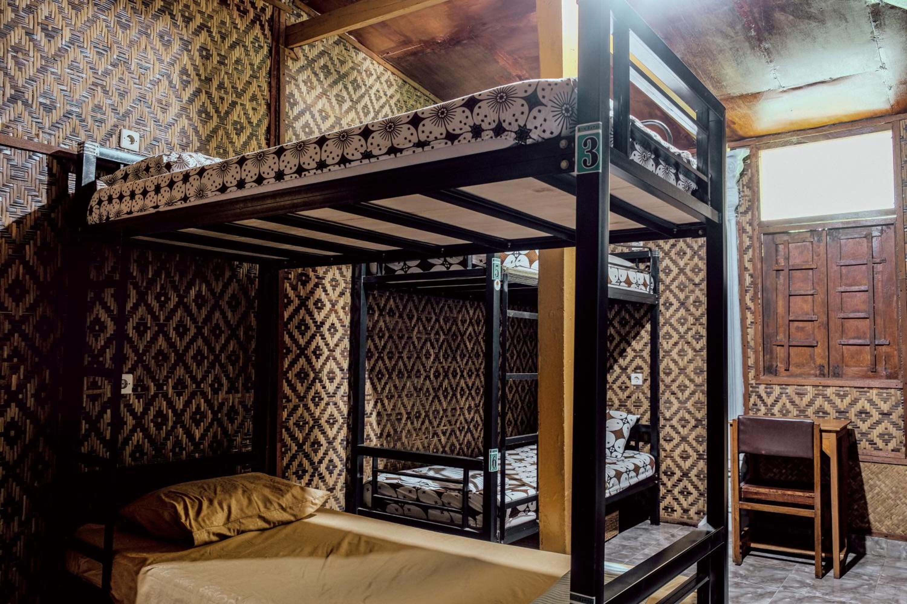 Soundproofing, free WiFi, bed sheets