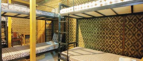 Soundproofing, free WiFi, bed sheets